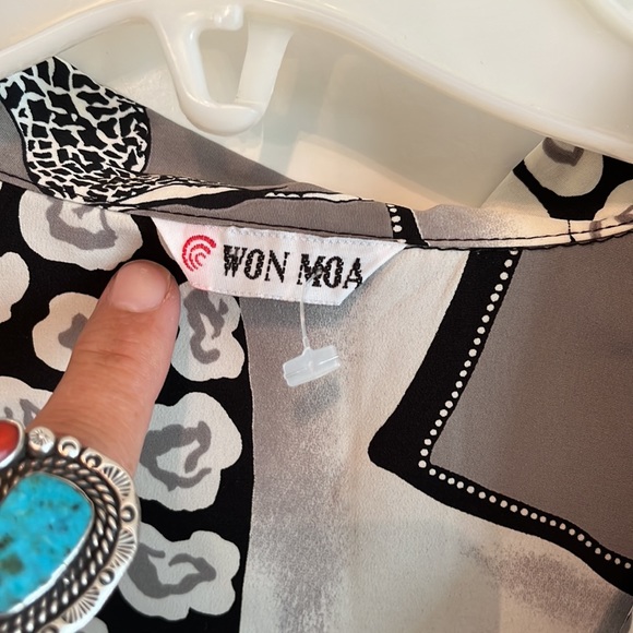 Vintage 80’s Giraffe Print Blouse! - Picture 6 of 6